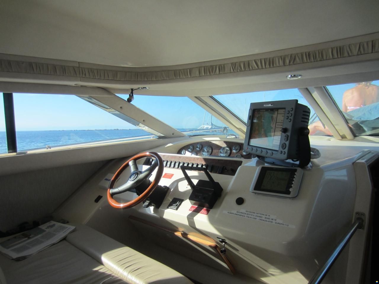 Sea Ray 400 Sedan Bridge