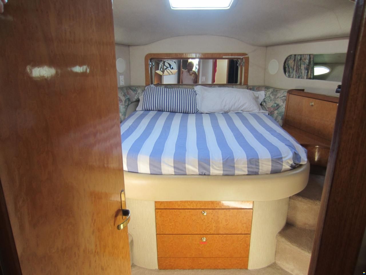 Sea Ray 400 Sedan Bridge
