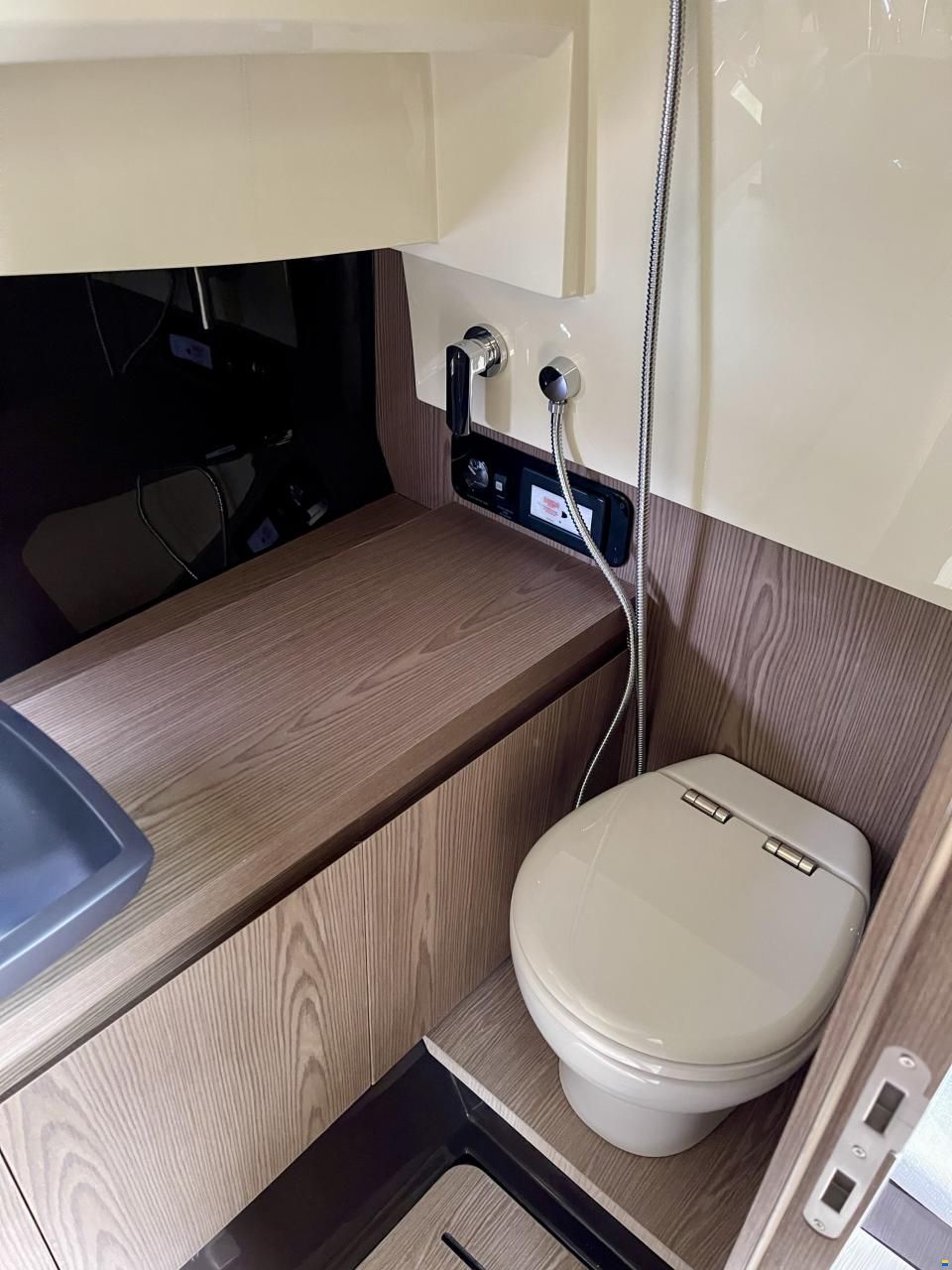 Invictus 320 GT NUOVA in