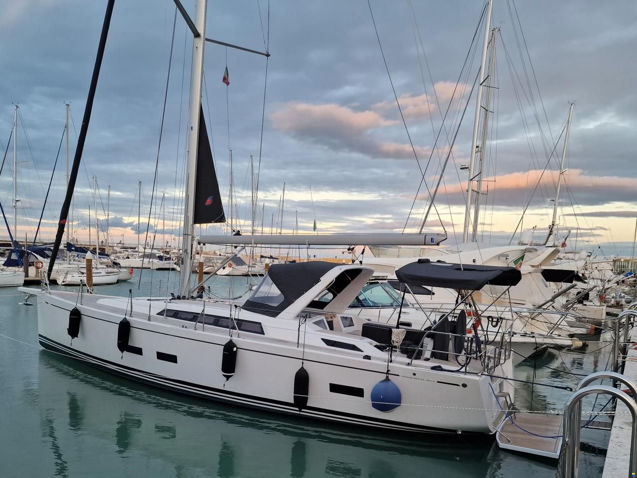 Grand Soleil Long Cruise 42