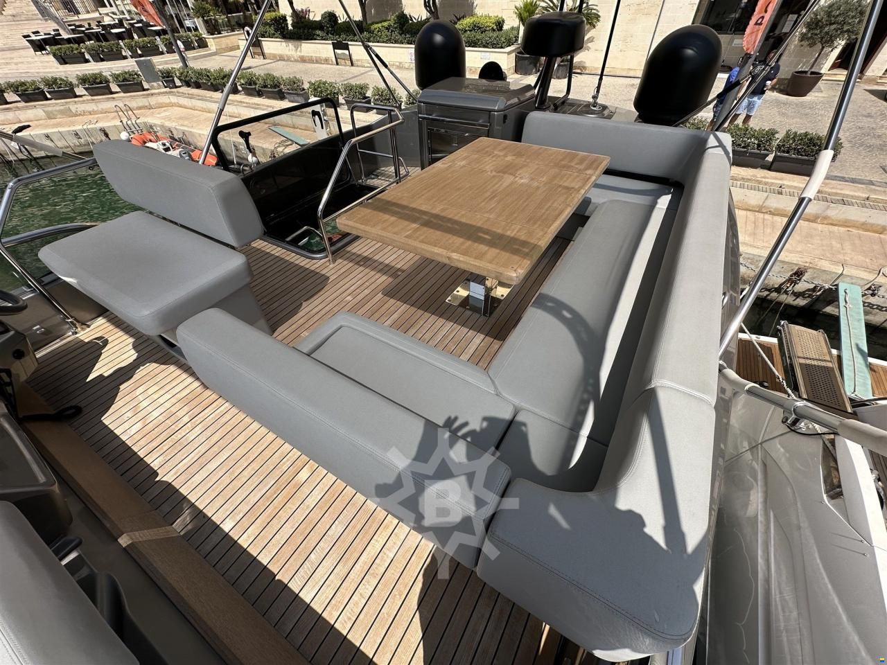 Cranchi E52