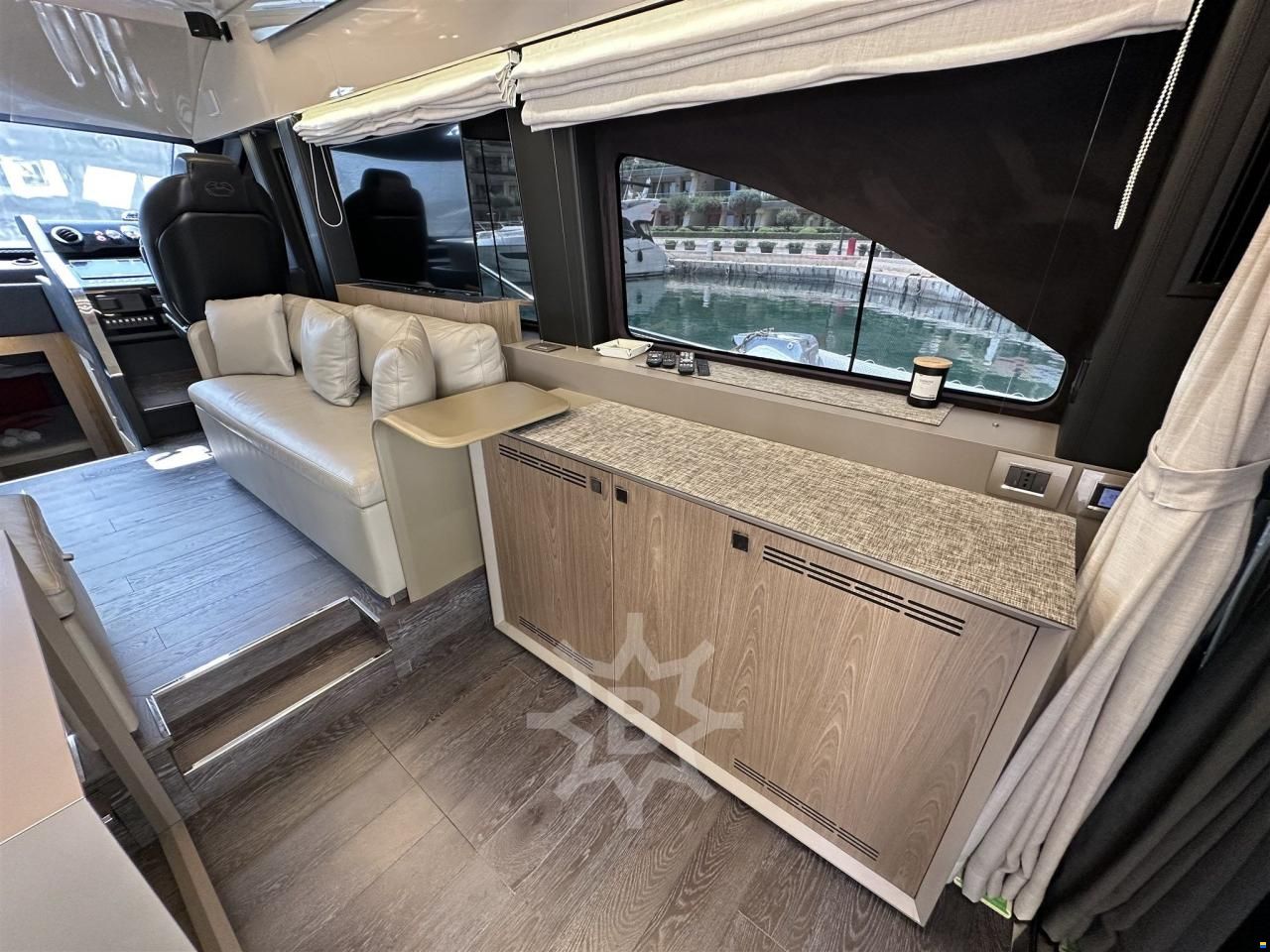 Cranchi E52