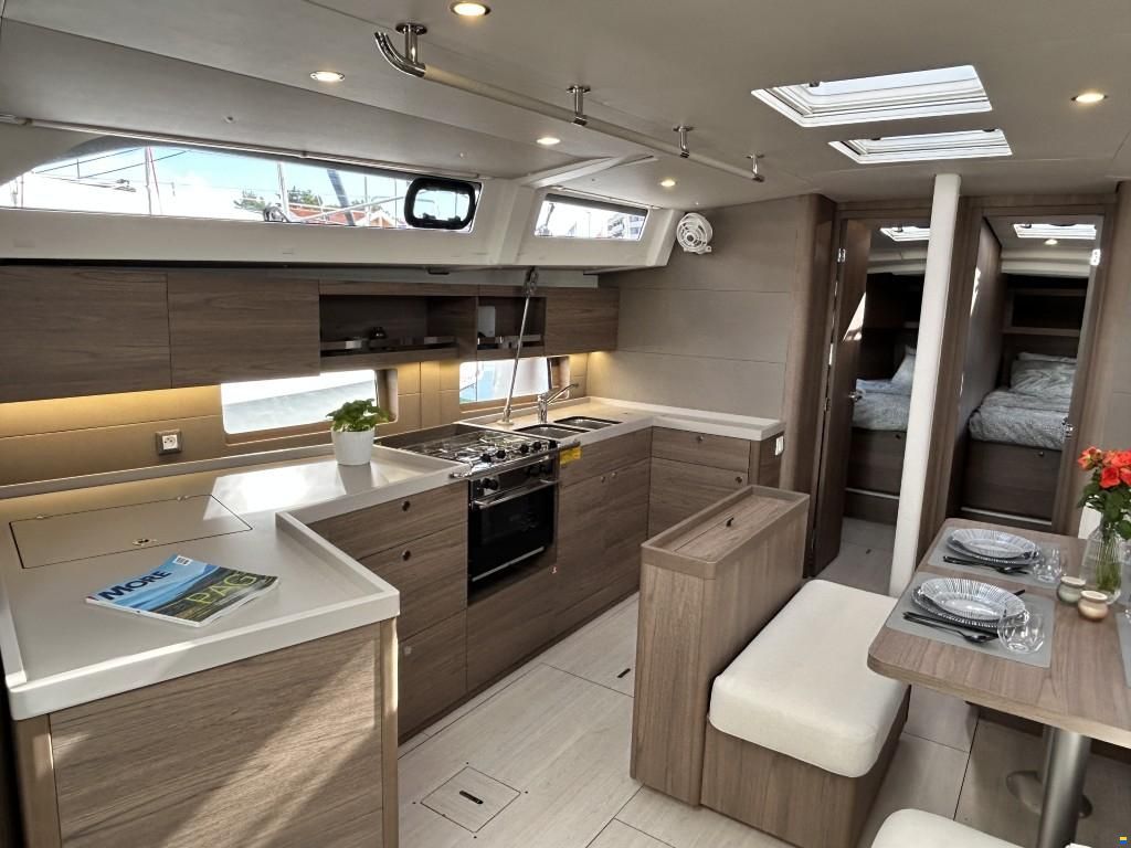 Beneteau Oceanis 47