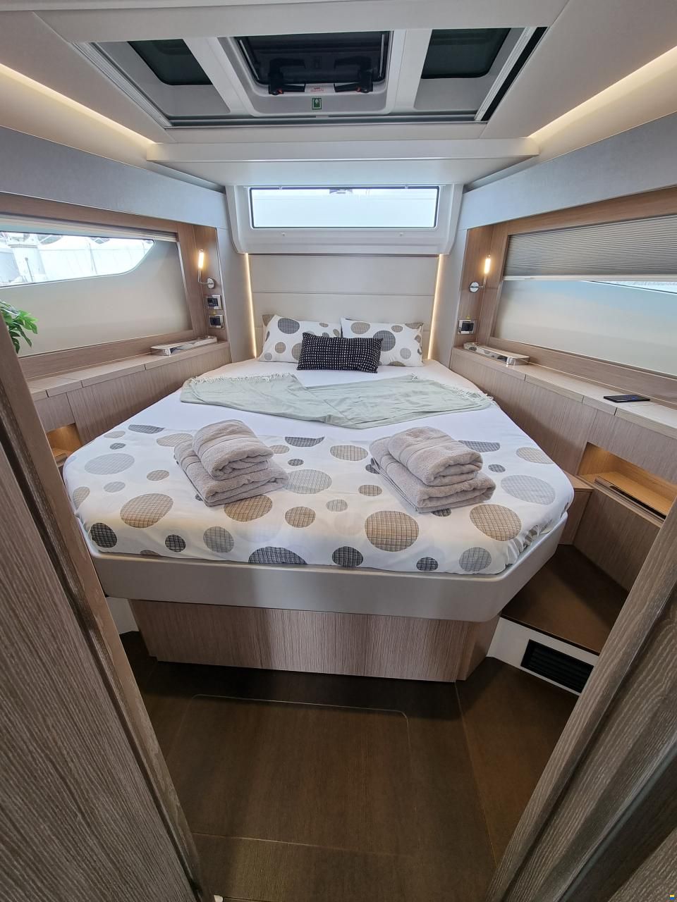 Sealine C390