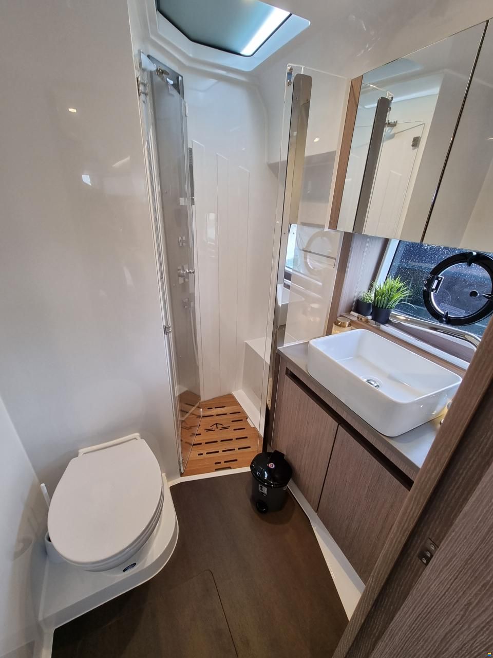 Sealine C390