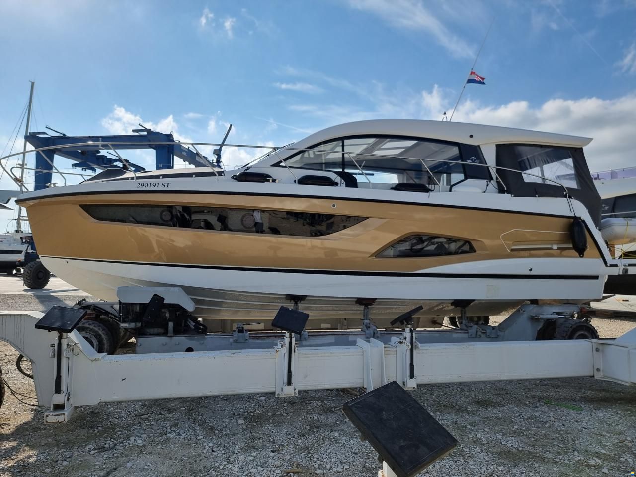 Sealine C390