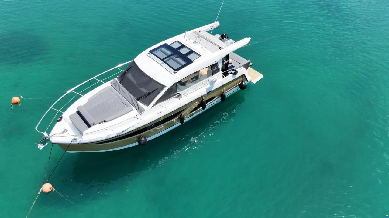Sealine C390
