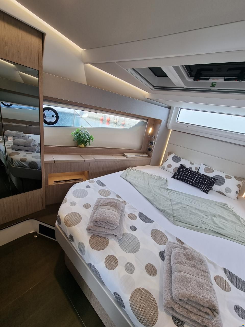 Sealine C390
