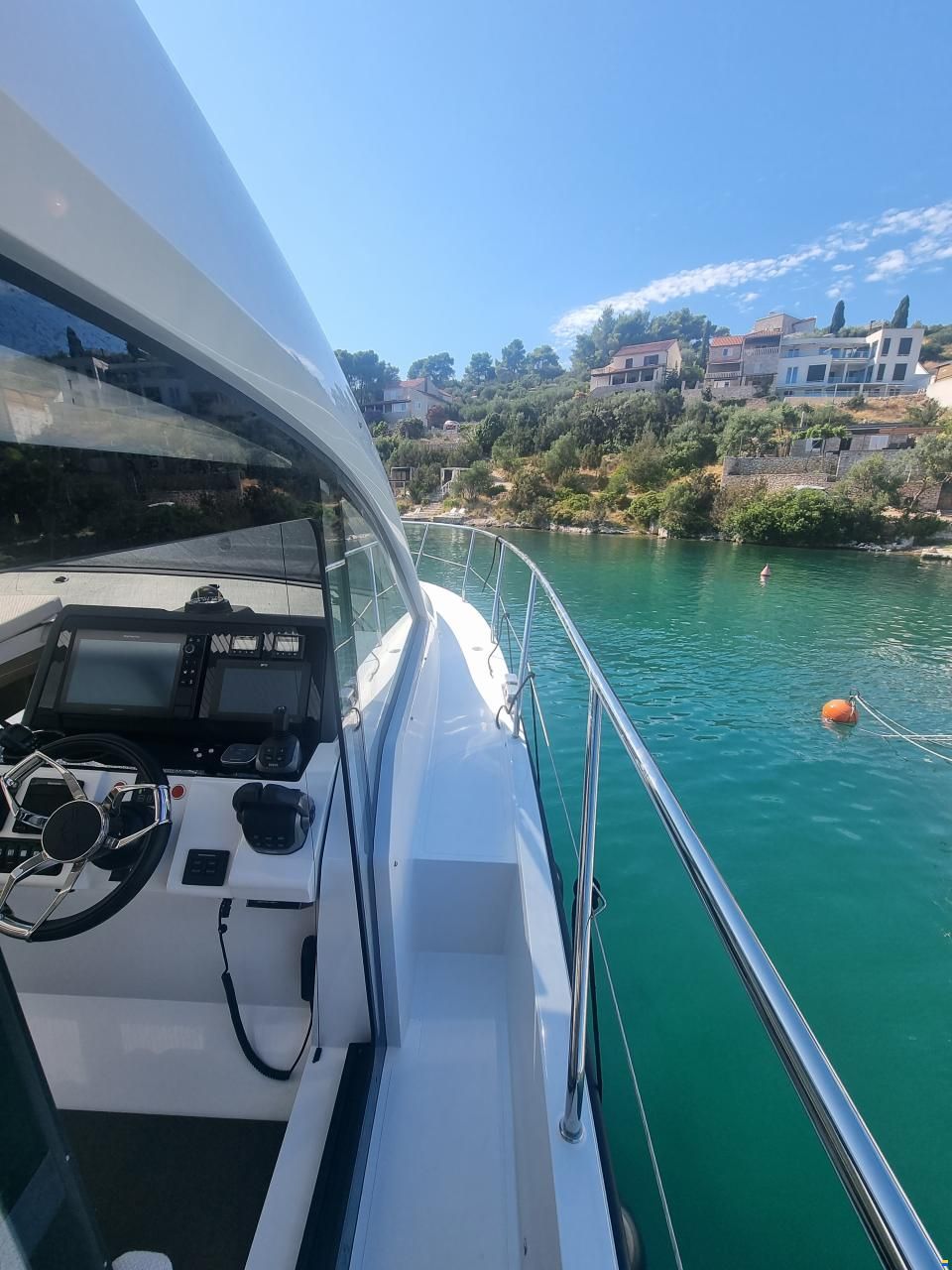Sealine C390