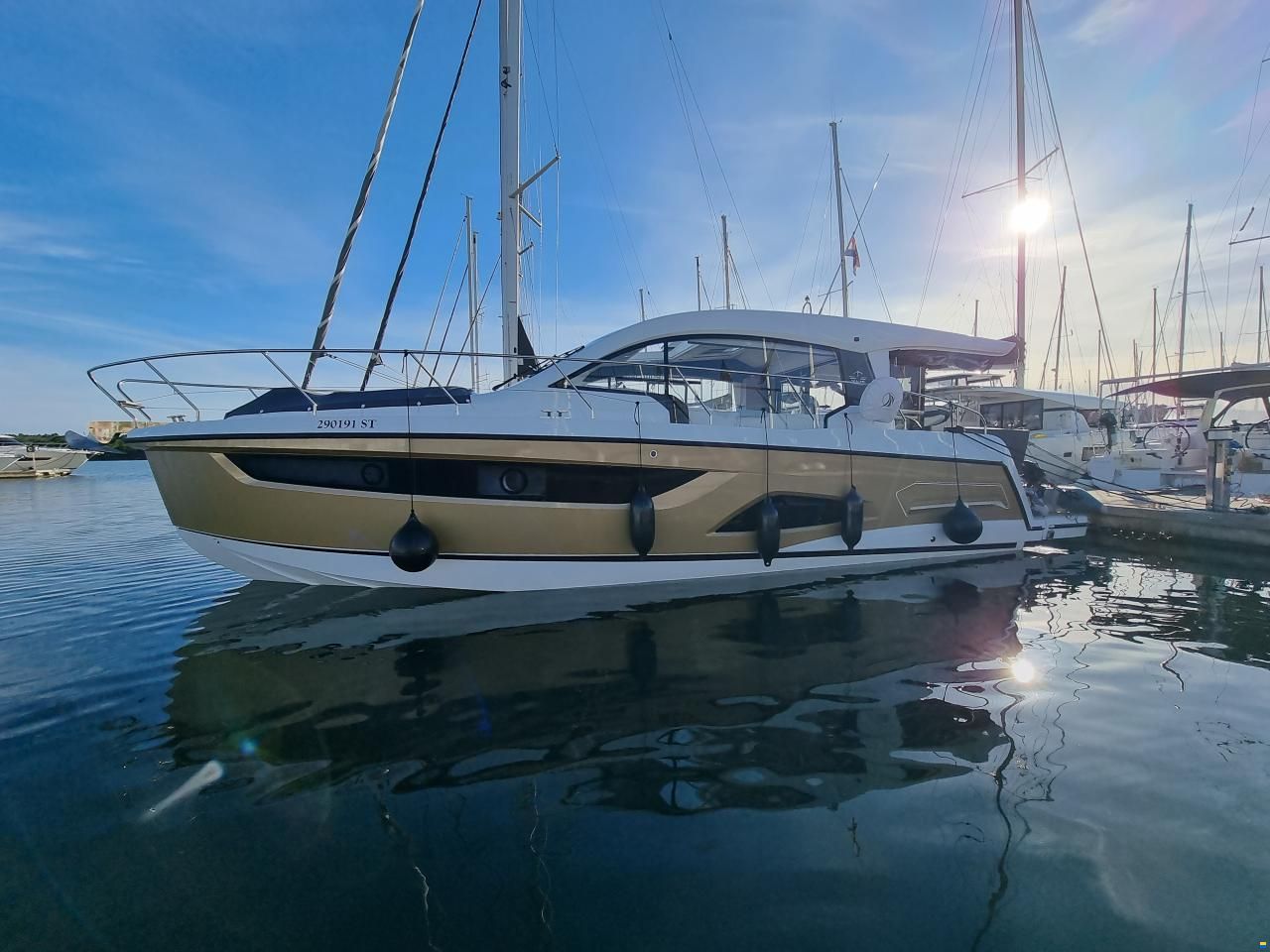 Sealine C390