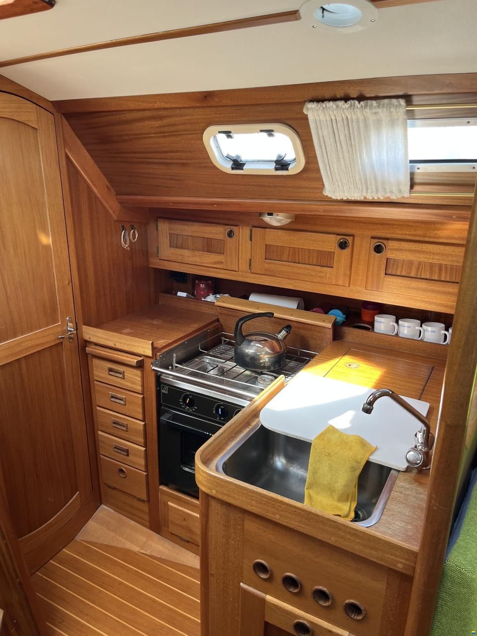 Aphrodite 33