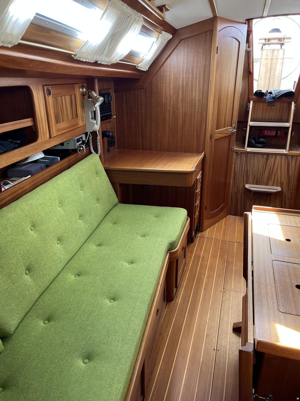 Aphrodite 33