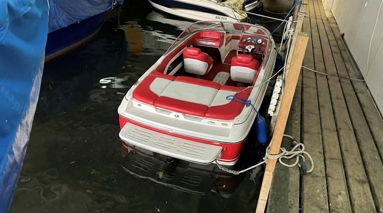 Geschlossene Halle / Schlüsselzugang