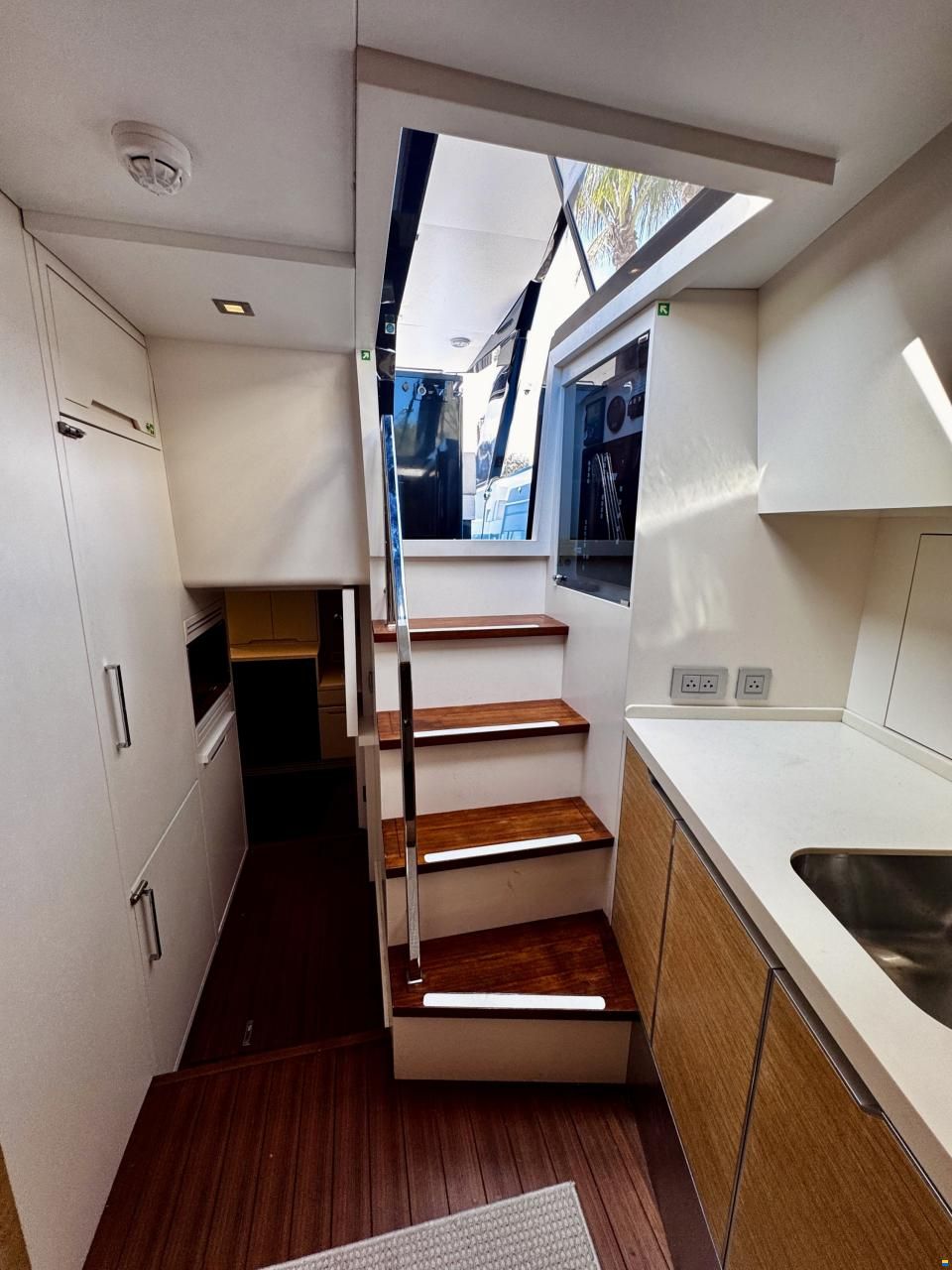 Alia Yachts Custom 164