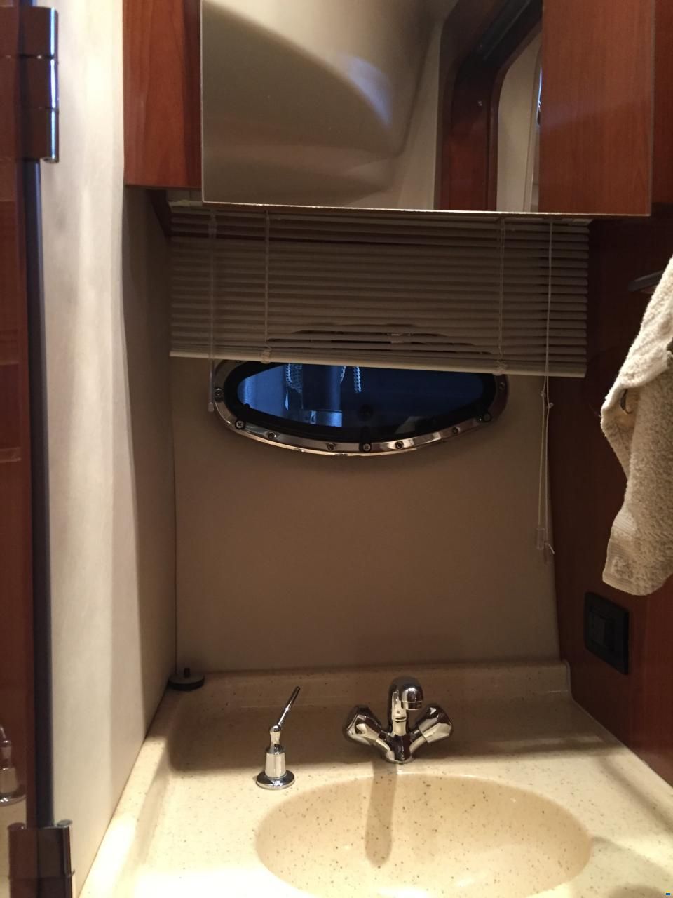 Regal 4060 Commodore Hensa Edition