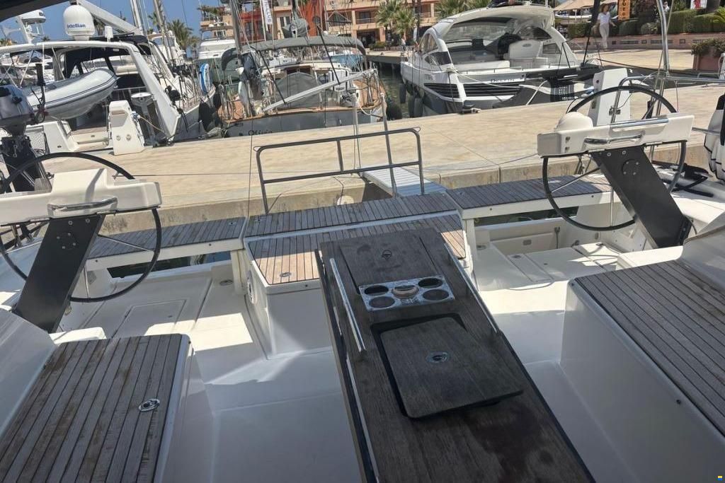 Dufour 470