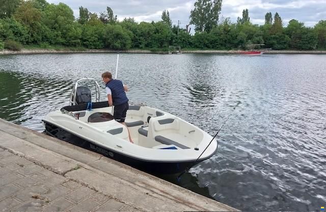Bayliner E5 A 160