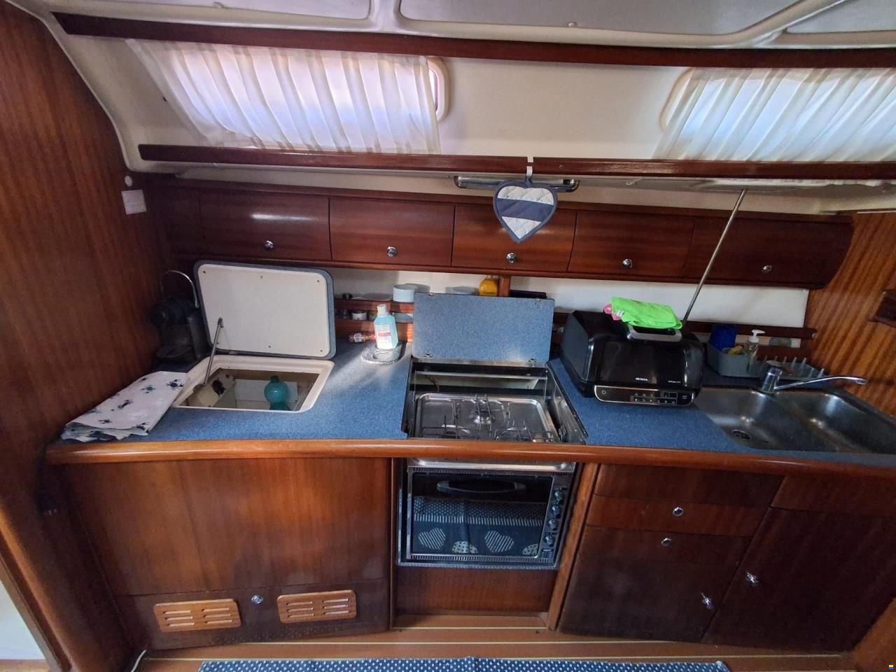 Bavaria 44