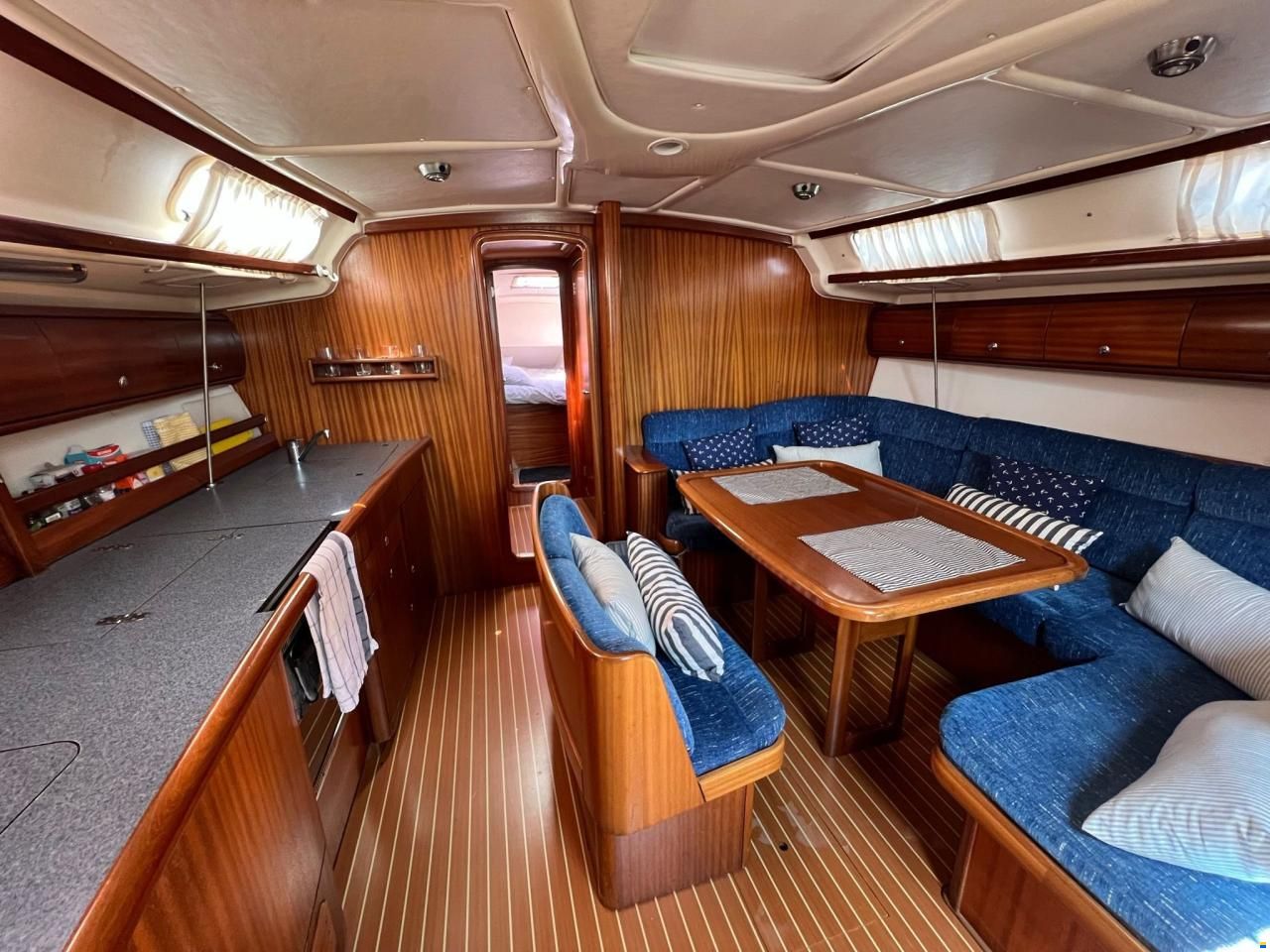 Bavaria 44