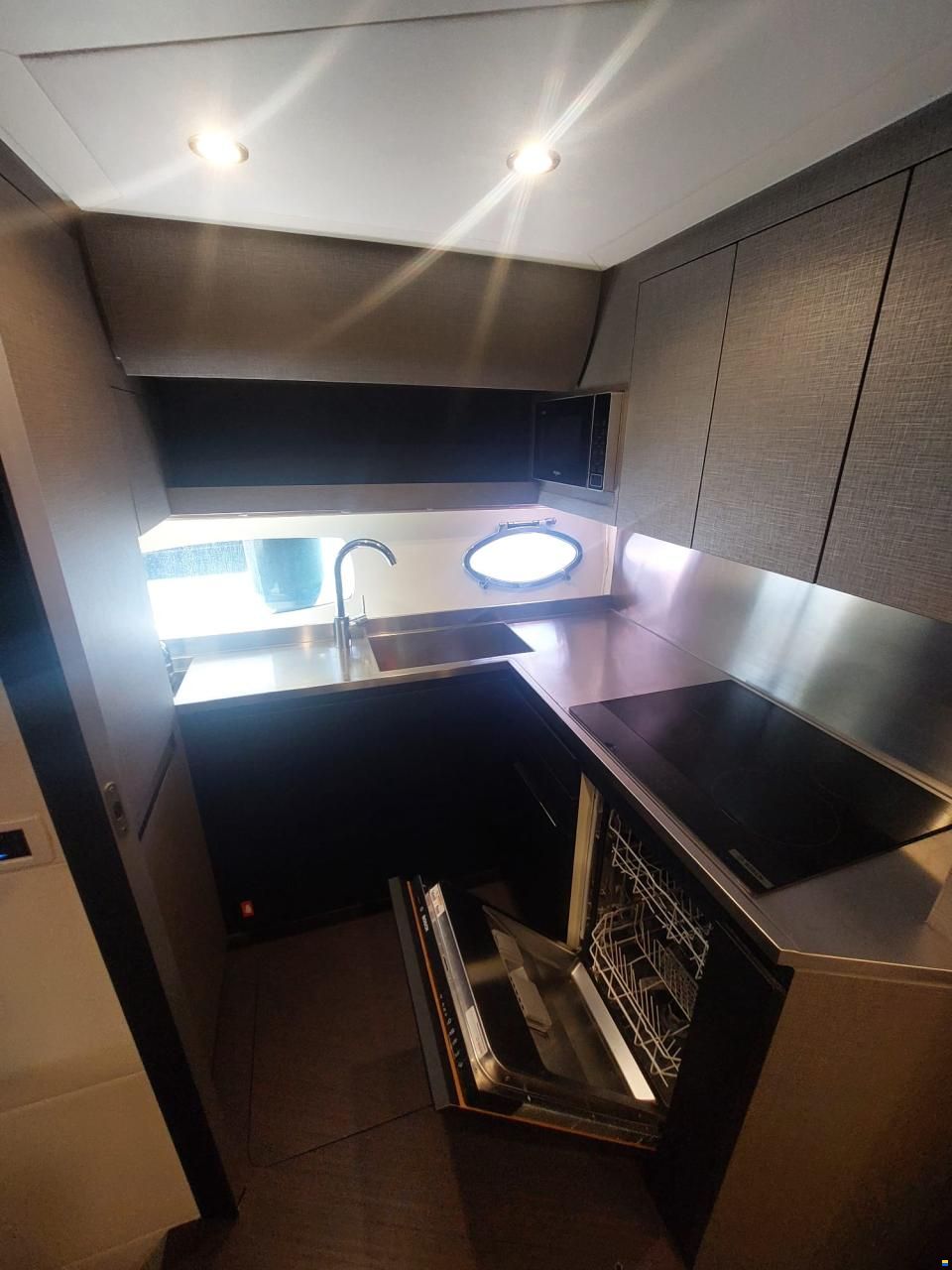 Pershing 58