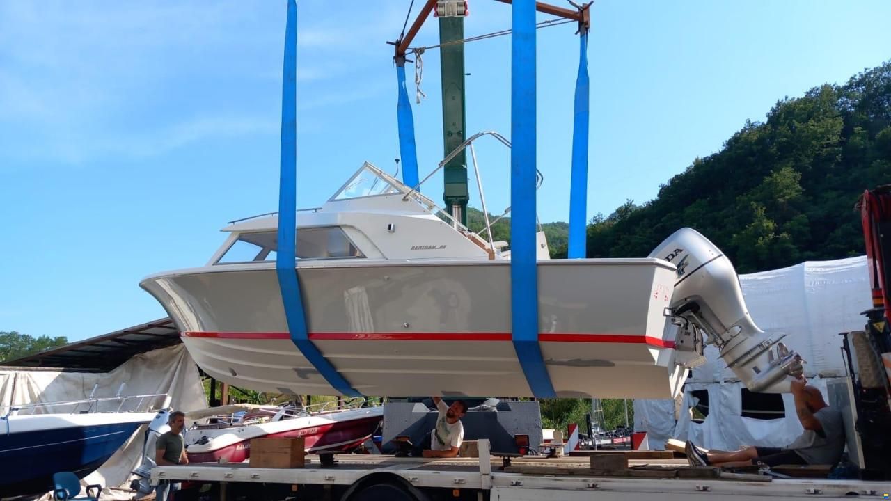 Bertram 25 Express Cruiser