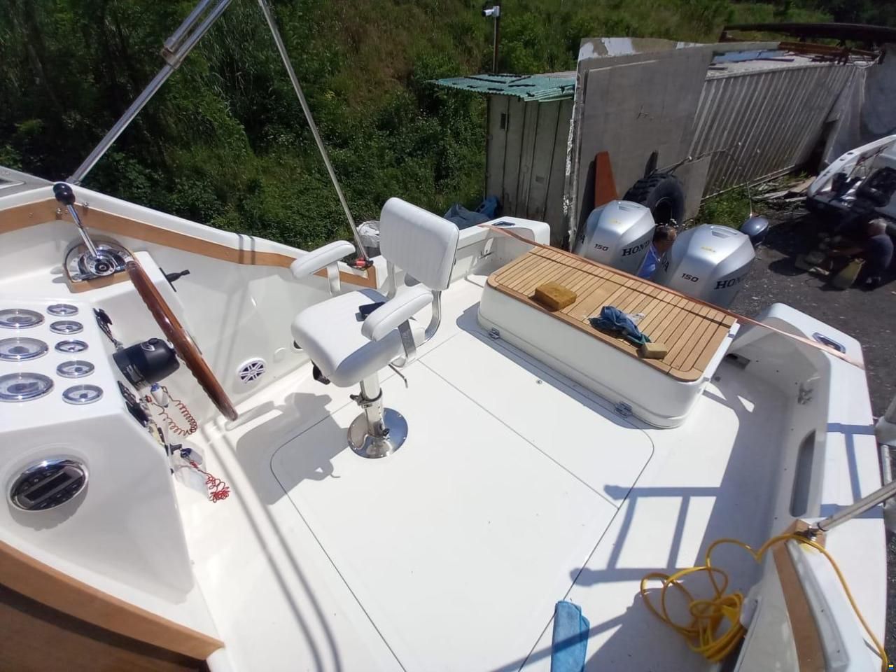 Bertram 25 Express Cruiser