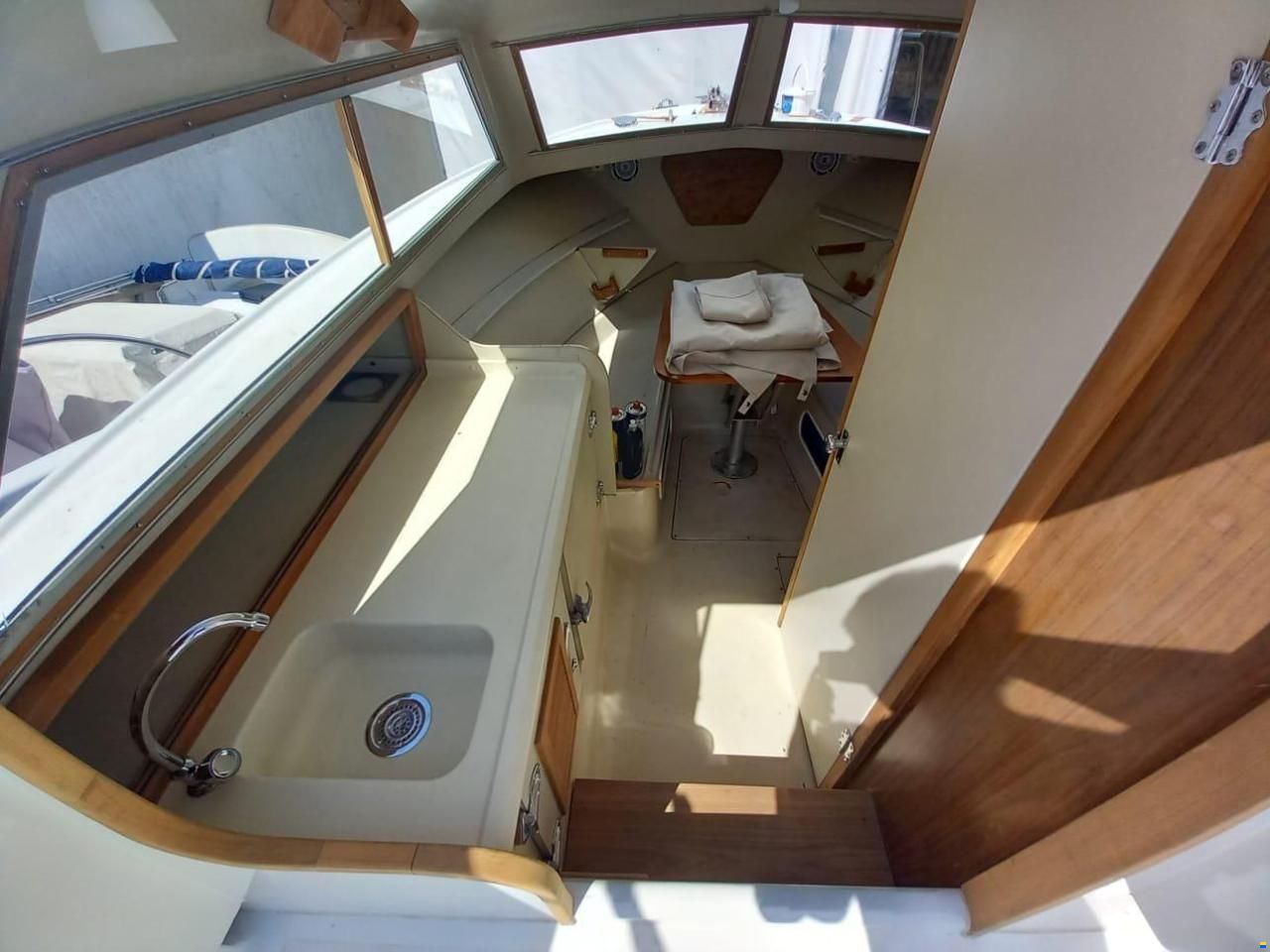 Bertram 25 Express Cruiser