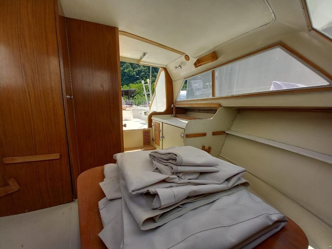 Bertram 25 Express Cruiser
