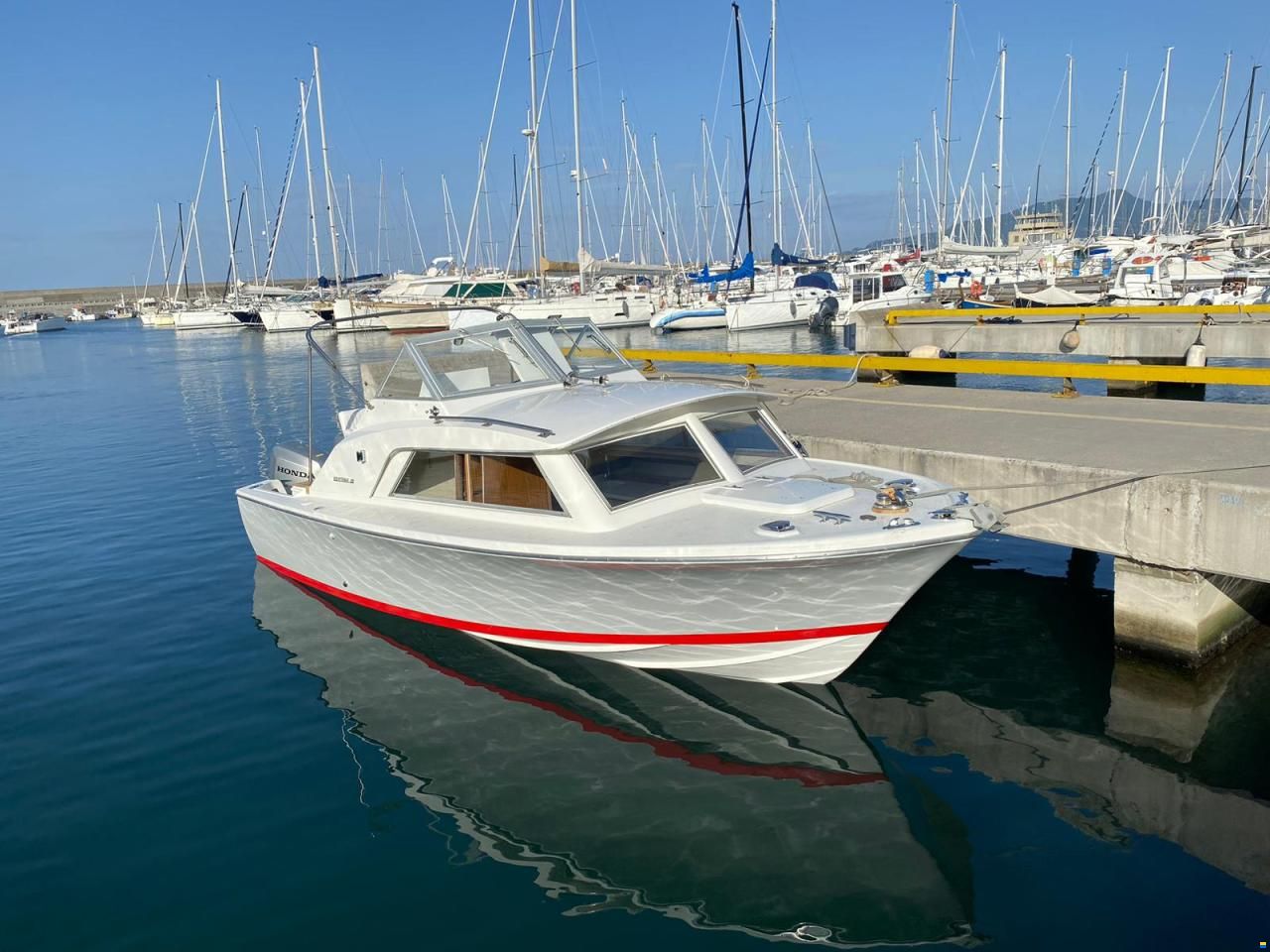 Bertram 25 Express Cruiser
