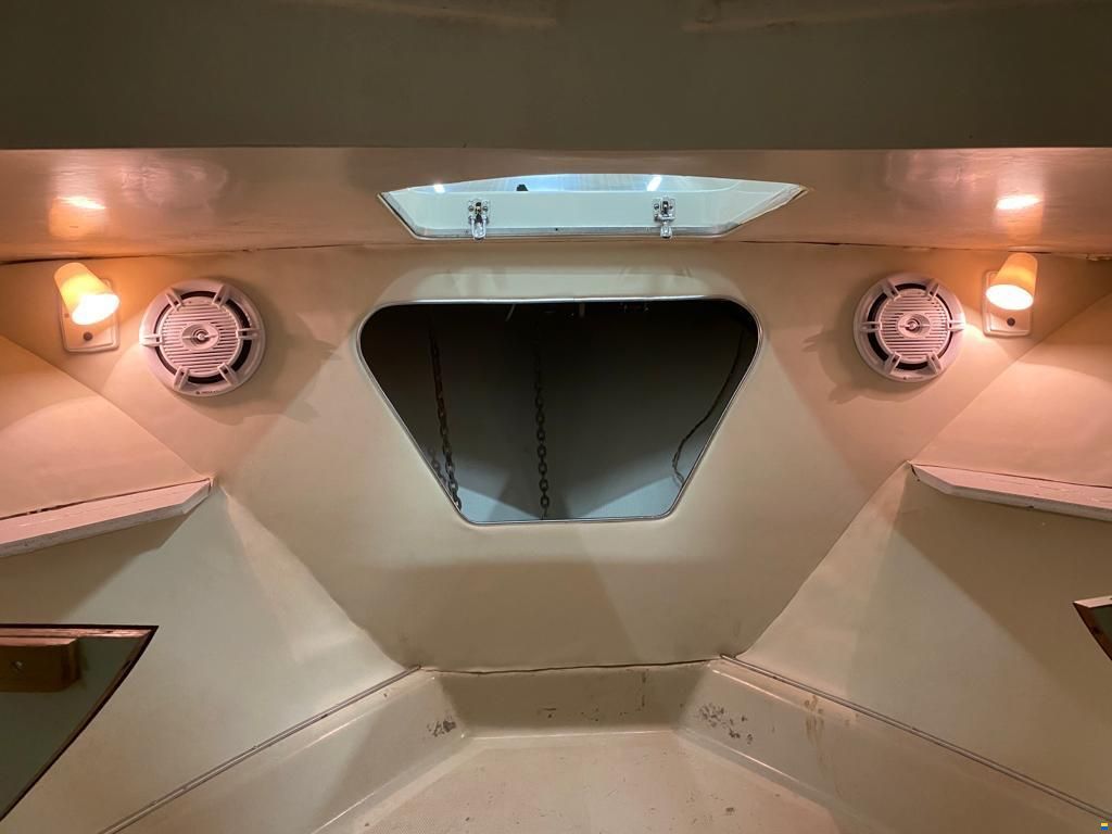 Bertram 25 Express Cruiser