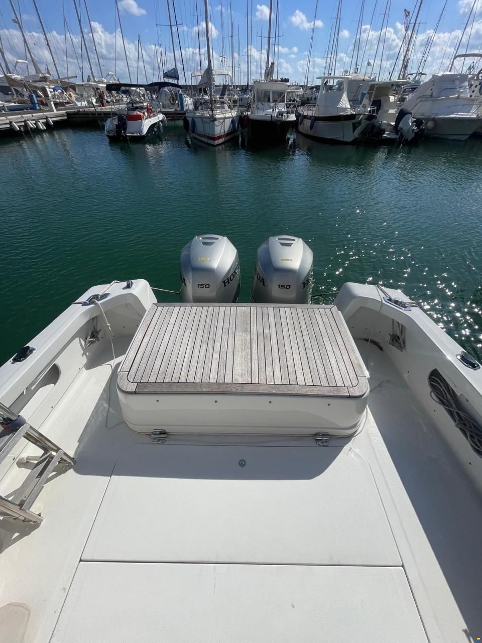 Bertram 25 Express Cruiser