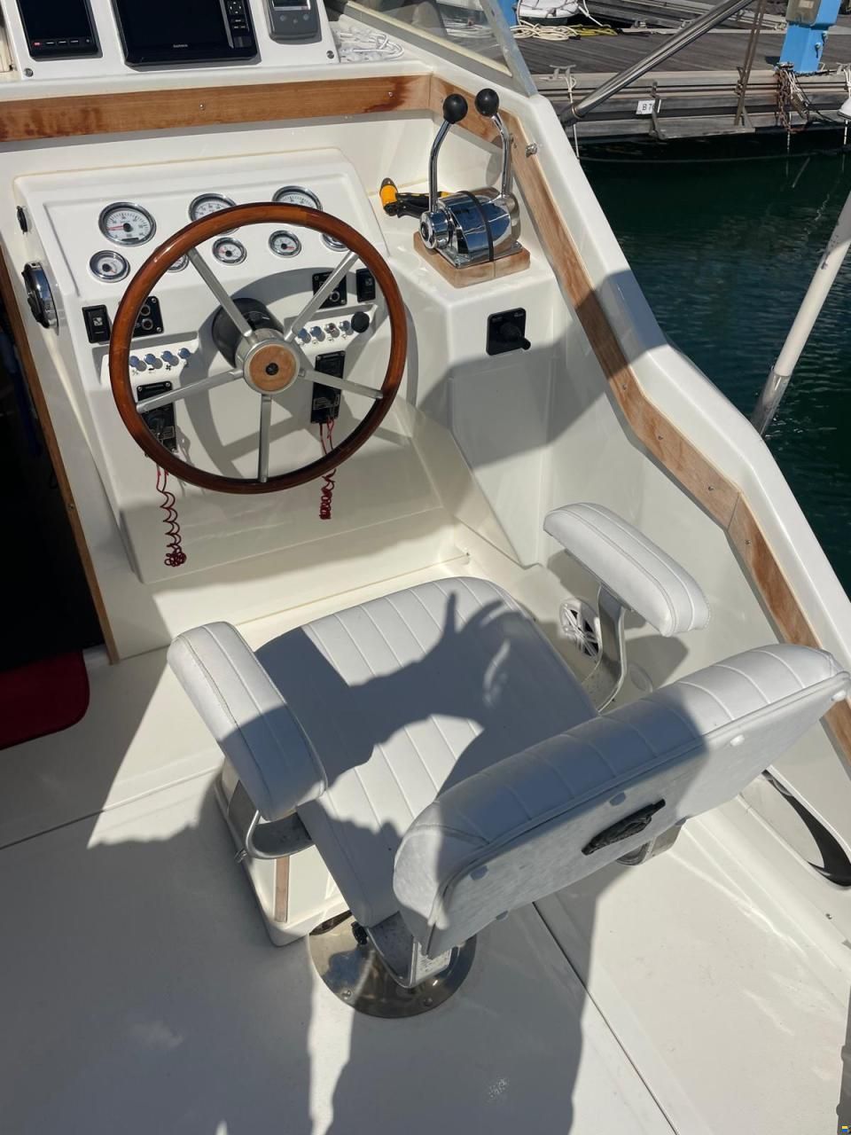 Bertram 25 Express Cruiser