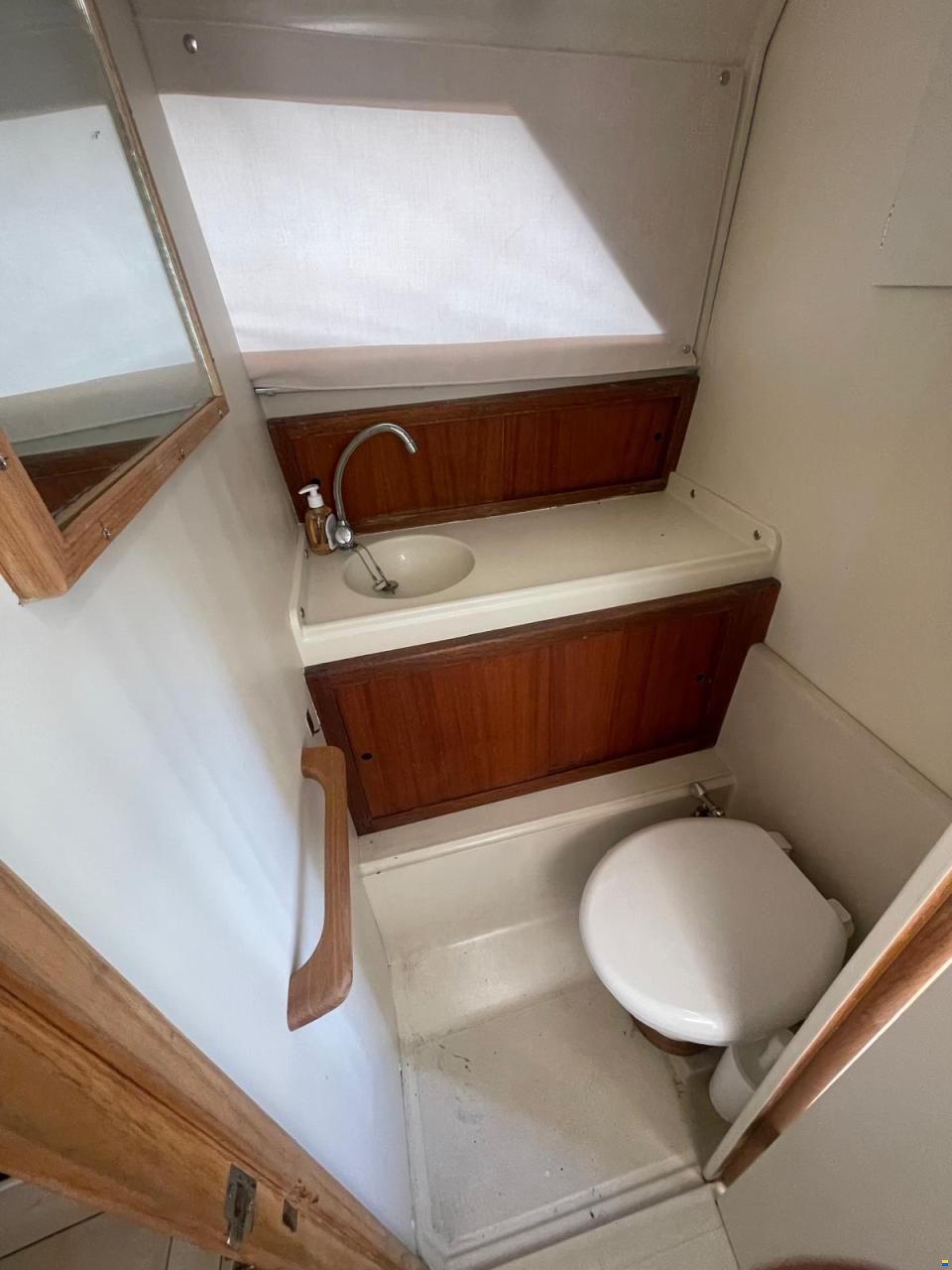 Bertram 25 Express Cruiser