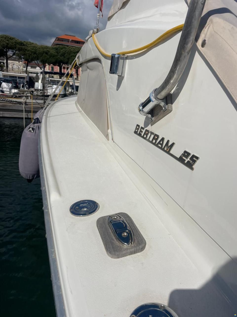 Bertram 25 Express Cruiser