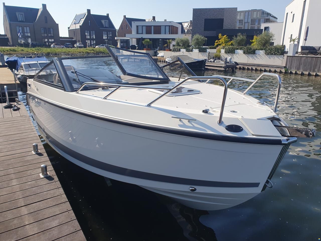 Quicksilver 675