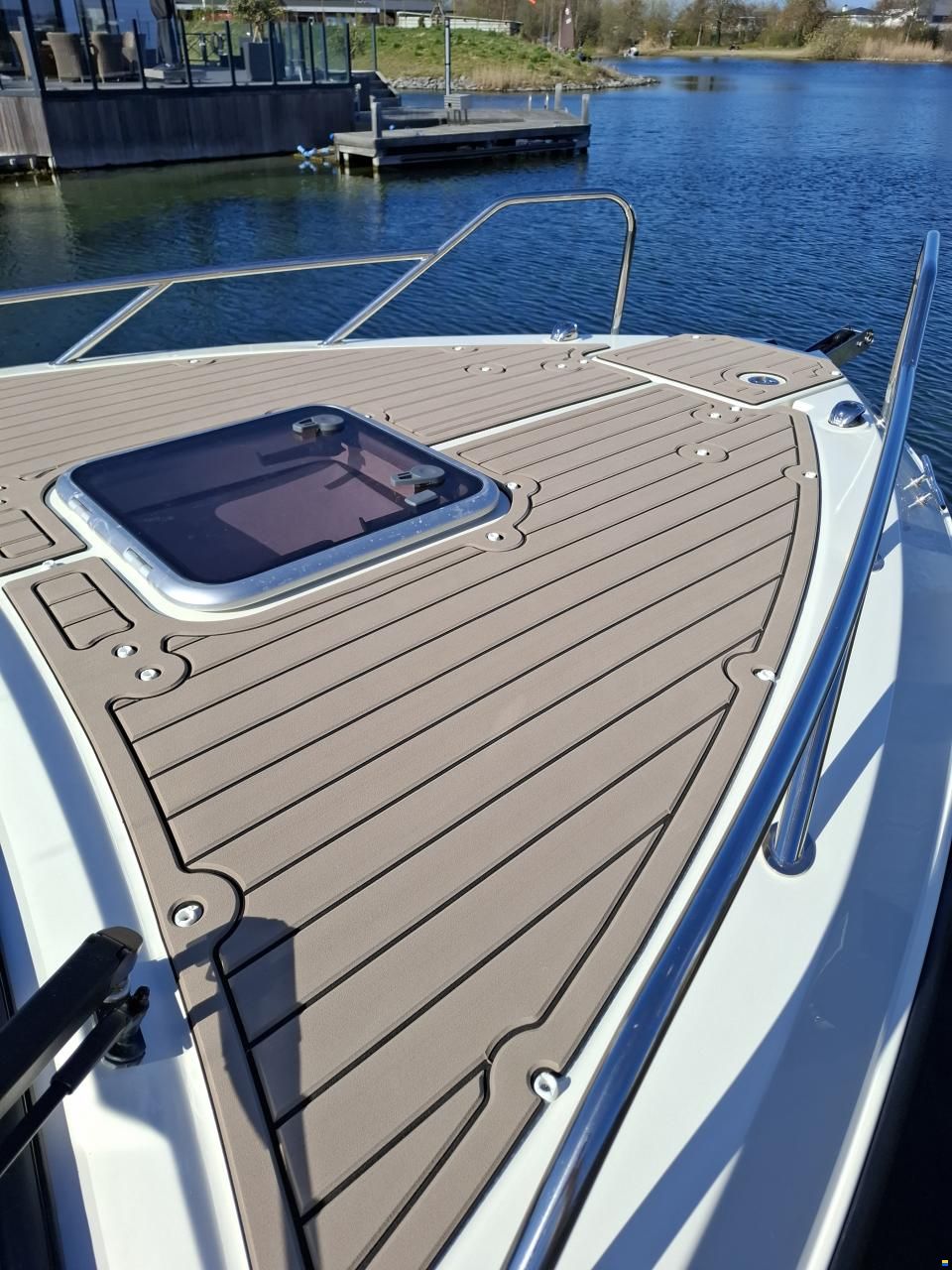 Quicksilver 675