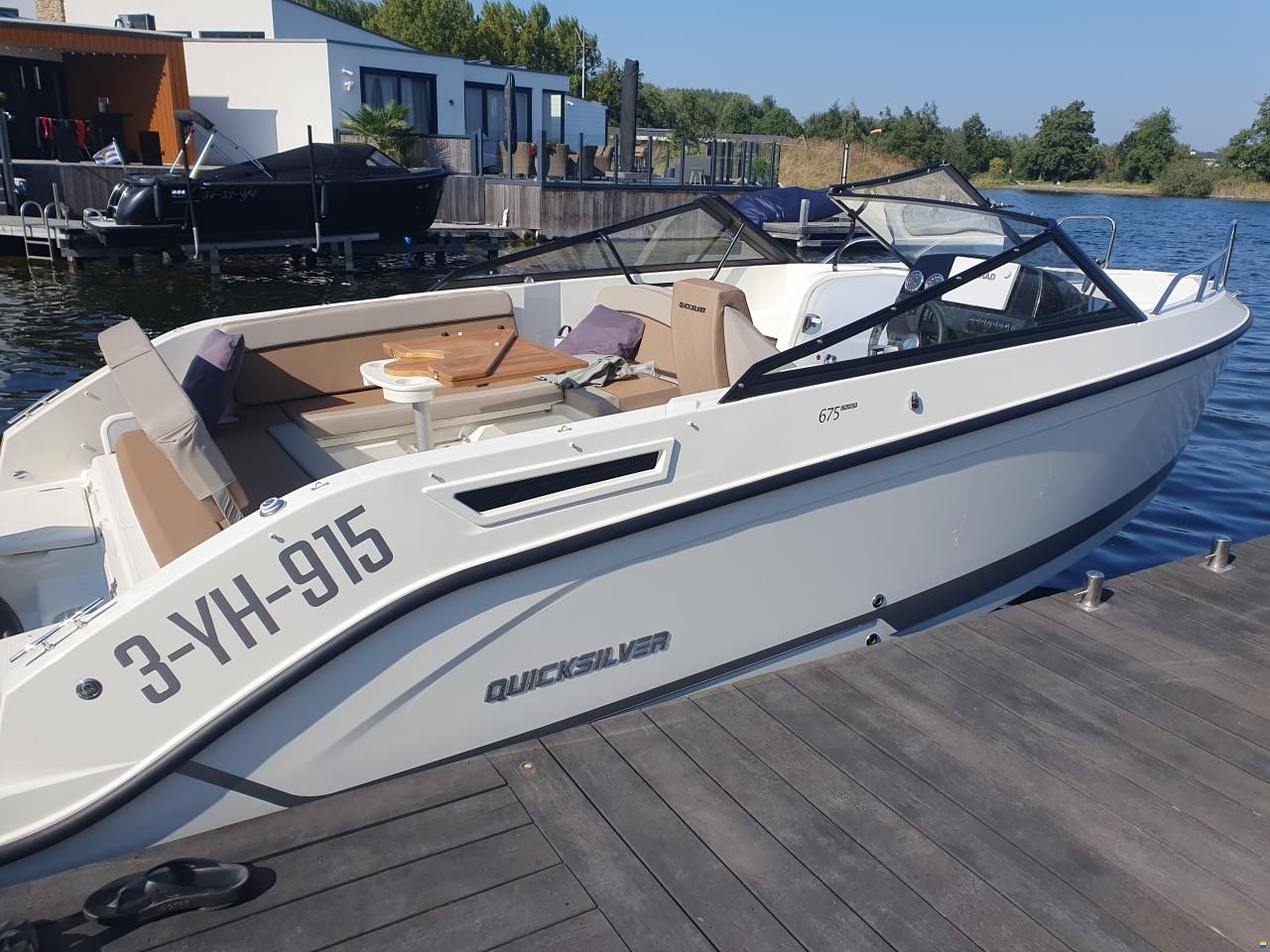 Quicksilver 675