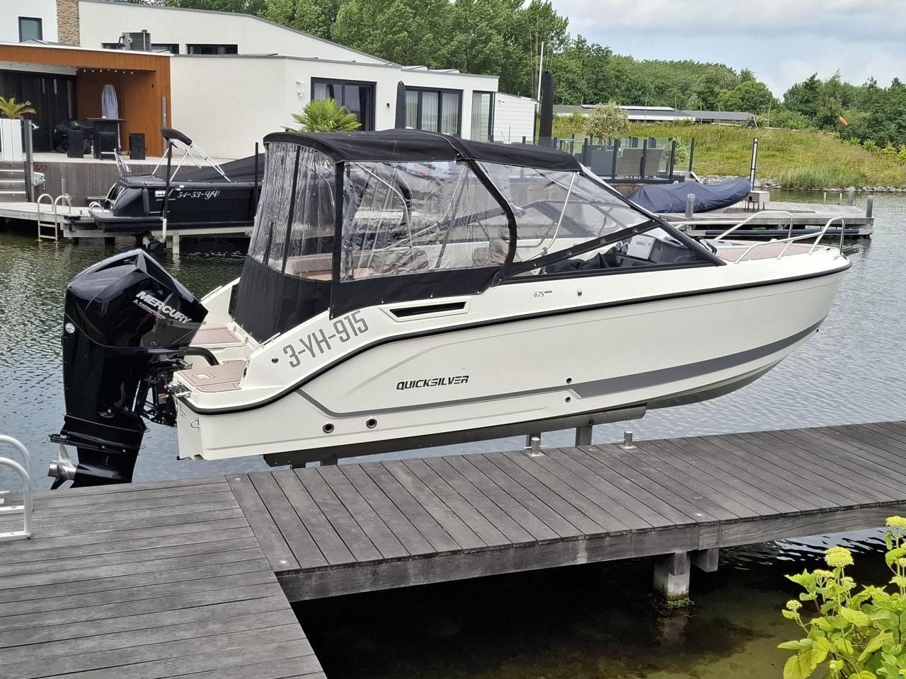 Quicksilver 675
