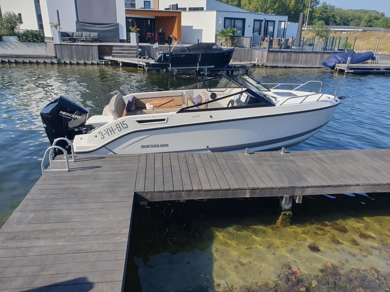 Quicksilver 675