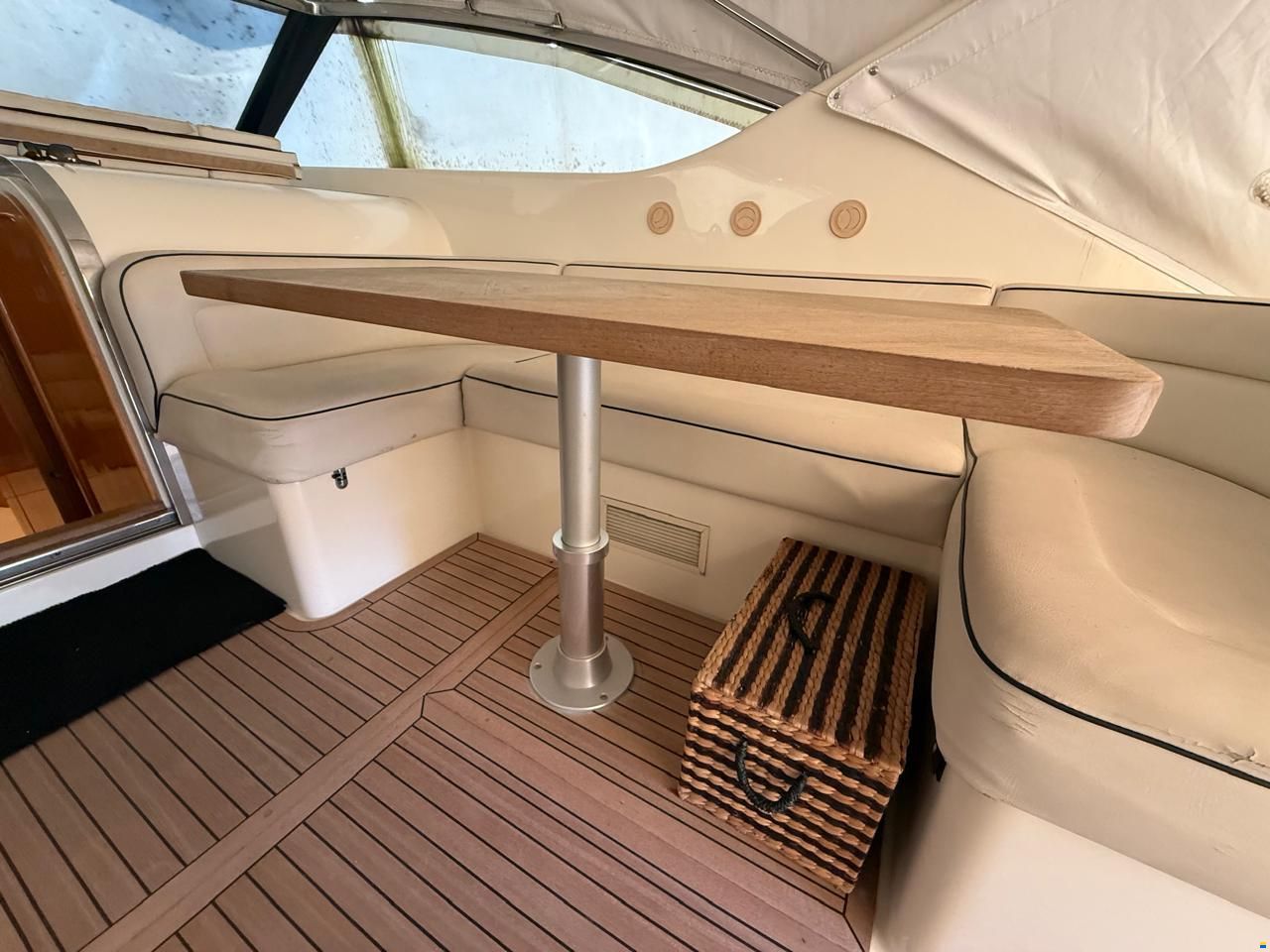 Uniesse 57