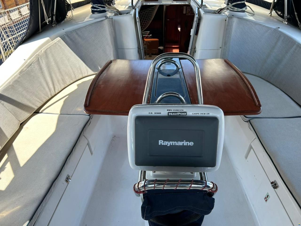 Hunter Marine 45 Deck salon