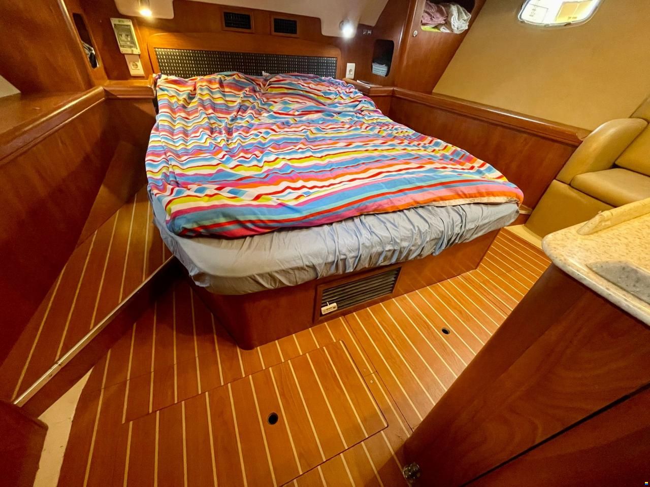 Hunter Marine 45 Deck salon