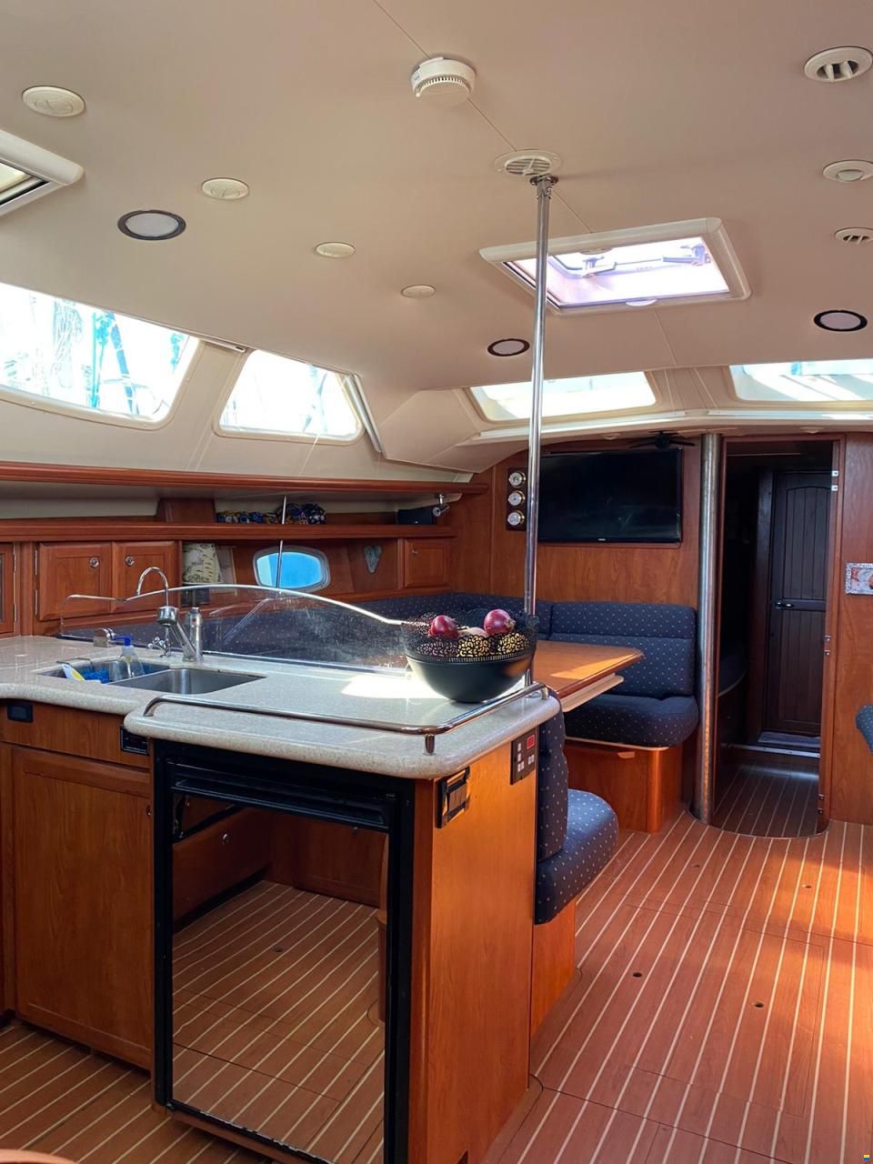 Hunter Marine 45 Deck salon