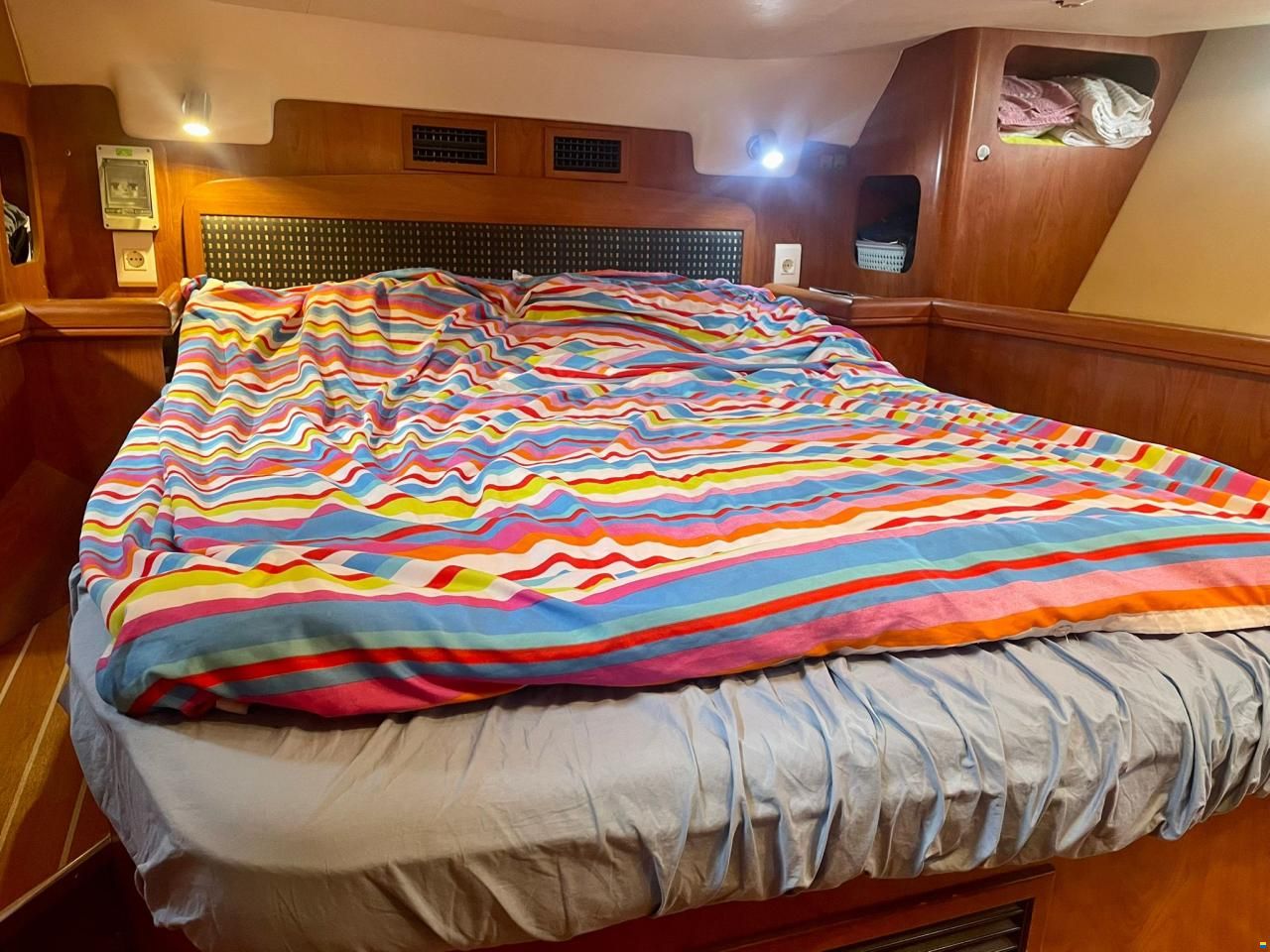 Hunter Marine 45 Deck salon