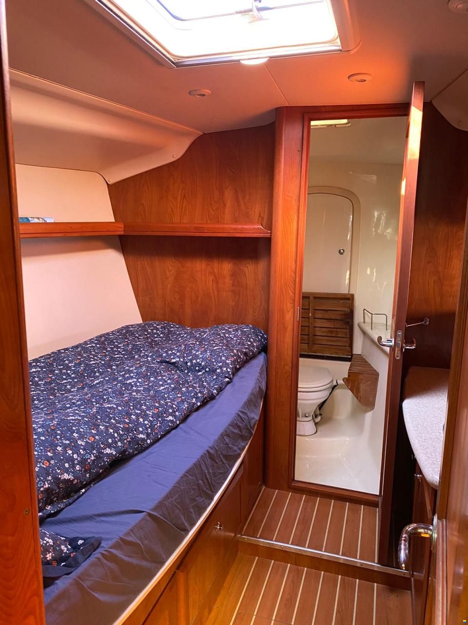 Hunter Marine 45 Deck salon