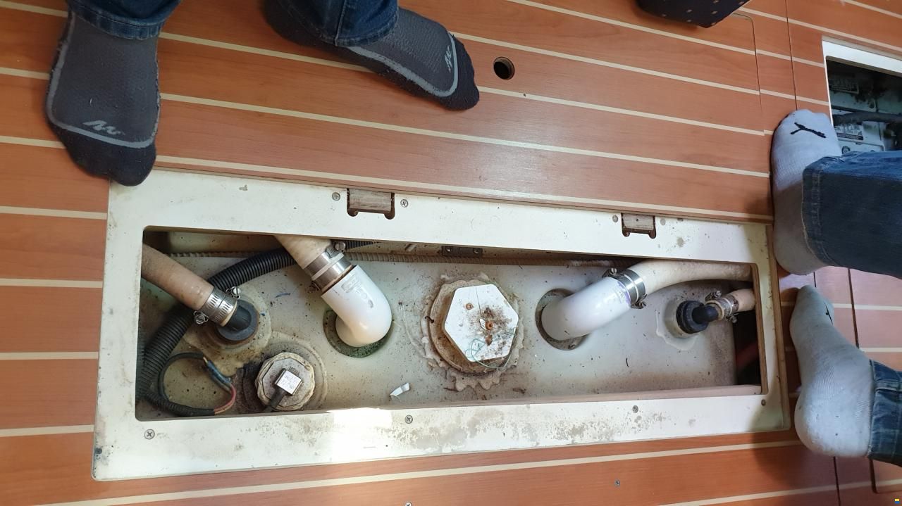 Hunter Marine 45 Deck salon