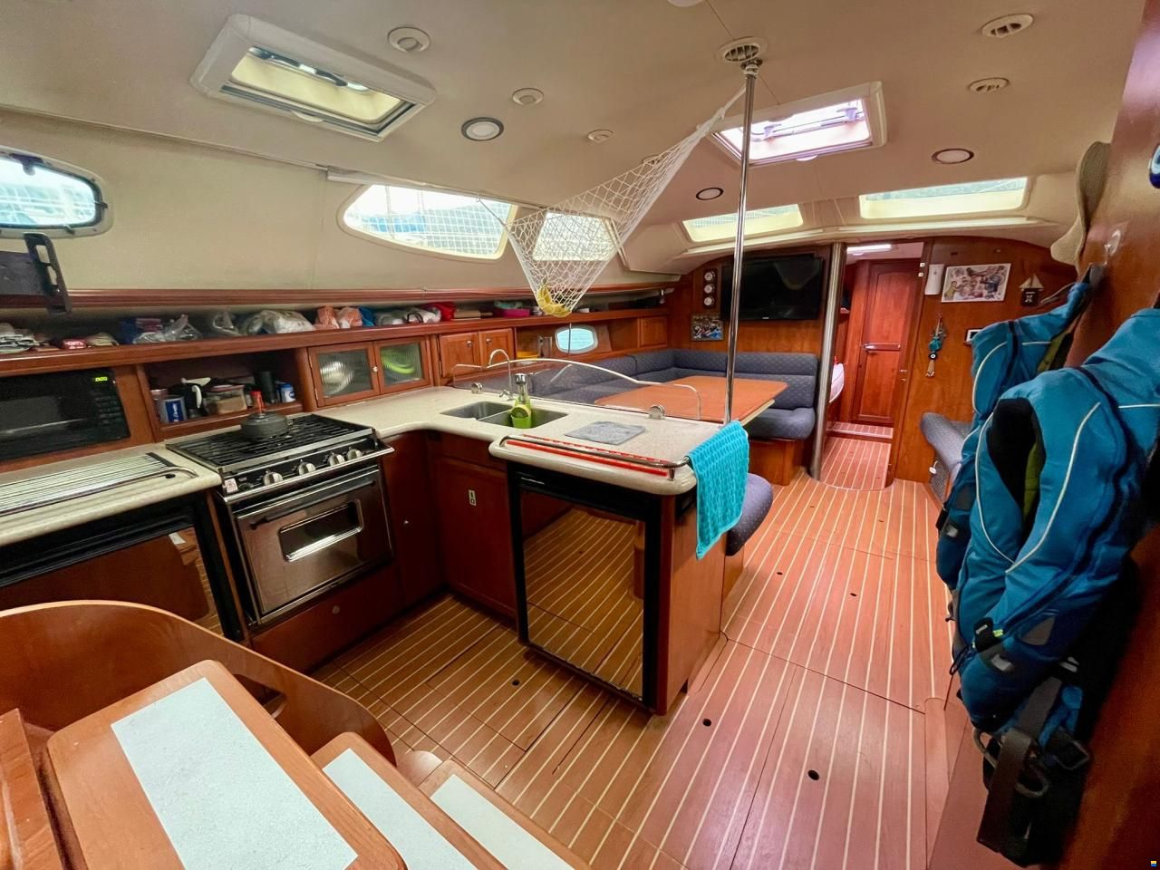 Hunter Marine 45 Deck salon