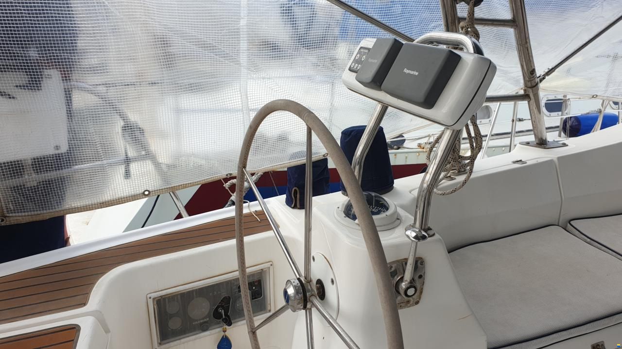 Hunter Marine 45 Deck salon
