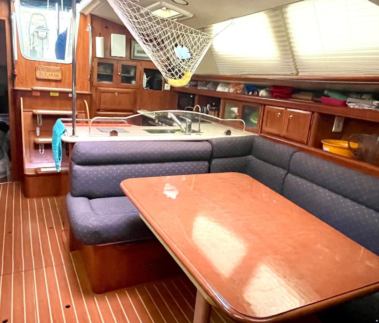 Hunter Marine 45 Deck salon