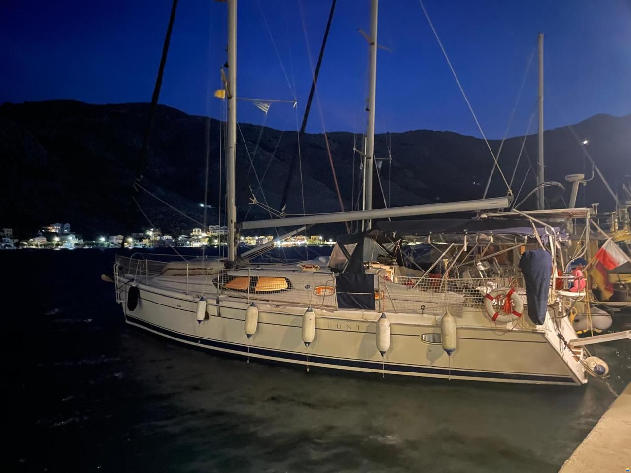 Hunter Marine 45 Deck salon